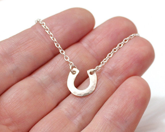 Свадьба - Sterling Silver Horseshoes Necklace, Horseshoe Bridesmaid gifts, lucky horseshoe Necklace, Silver Horseshoe Charm, Handstamped Birthday Gift
