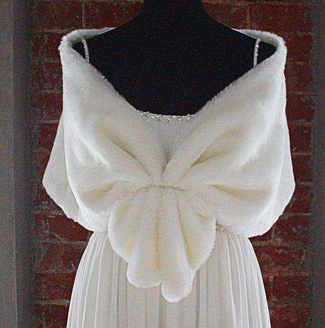 Mariage - Faux Fur Capelet Bride's Cape Winter Wedding Coat Available in Winter white or Ivory faux fur artificial fur sheared rabbit