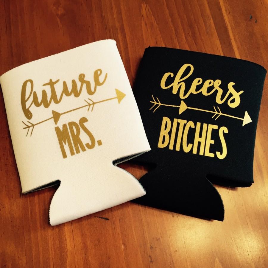 Свадьба - Future mrs. bachelorette party can coolers / cheers bitches can coolers / bachelorette party favors / fast shipping