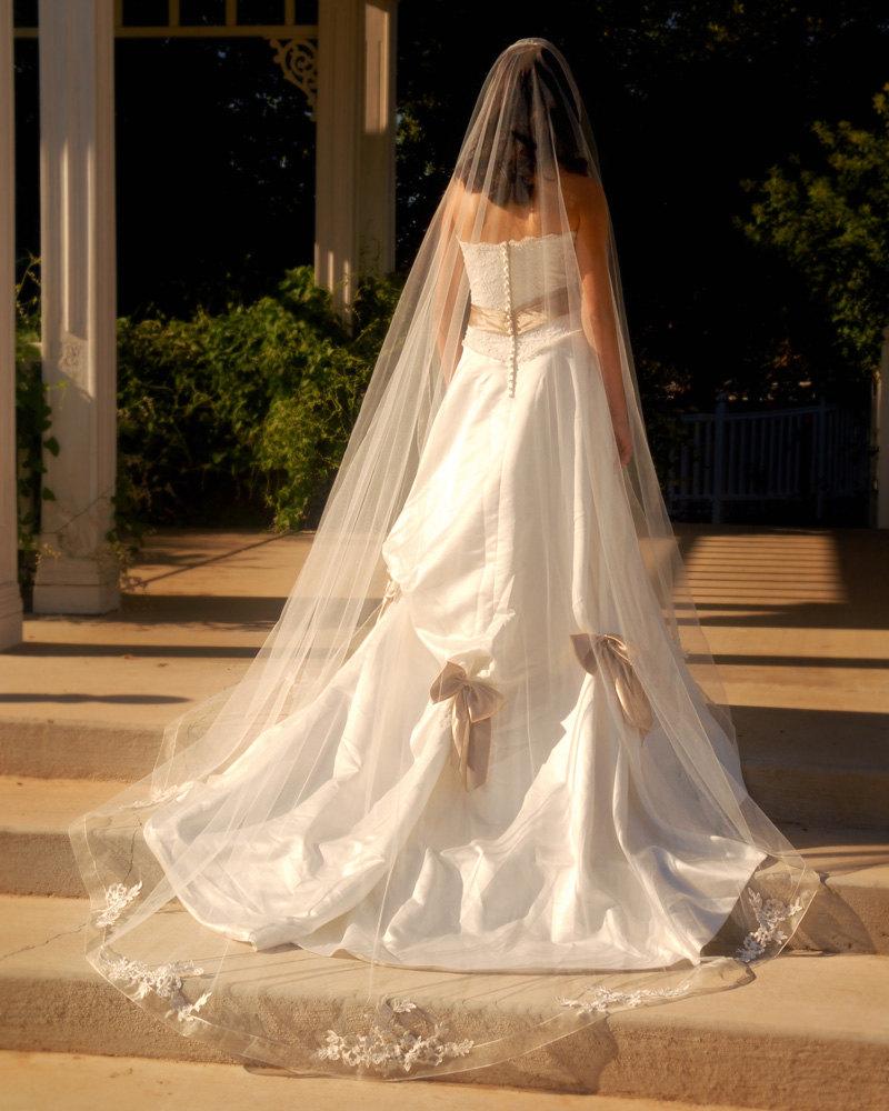 زفاف - Mantilla style Cathedral wedding veil with Sheer Organza Edge and Alencon Lace Appliques - Champagne Lace Veil - Blush Lace Veil - York
