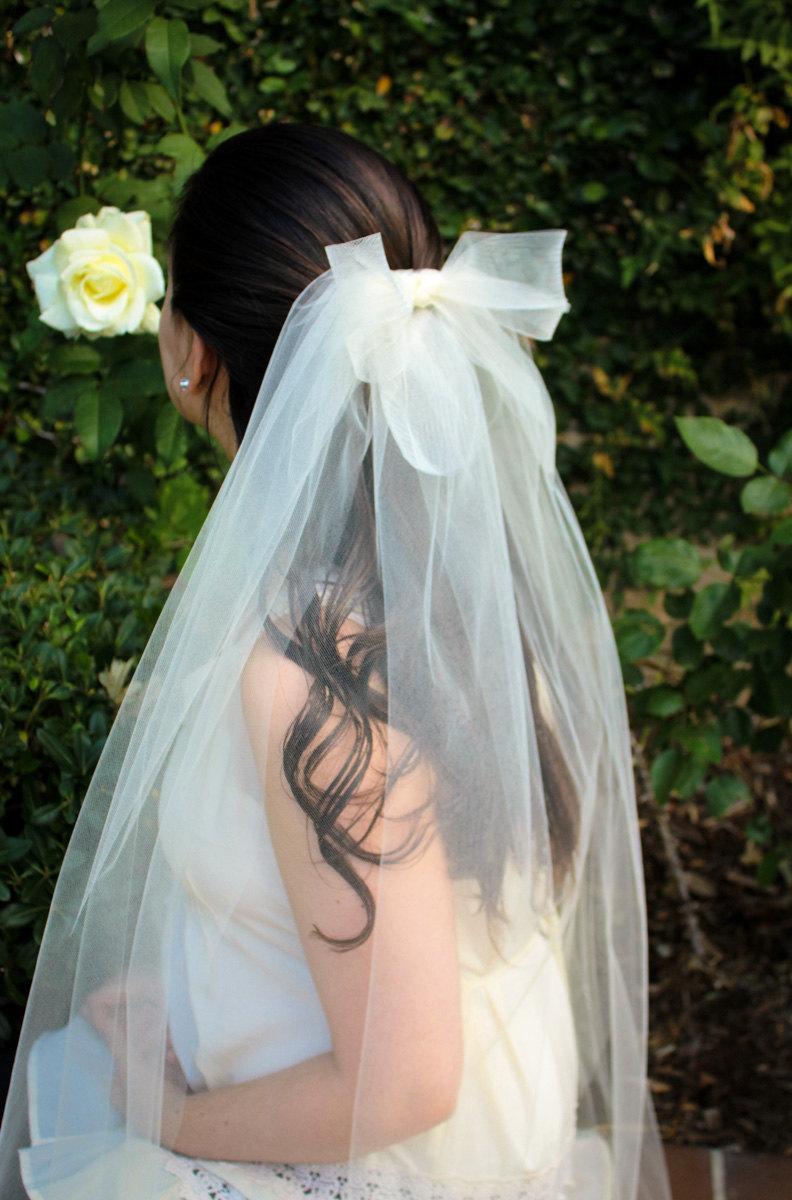 زفاف - Ivory Fingertip Veil, Bow Veil, Fingertip Wedding Veil- Lace Veil, Ivory Veil, Ivory Wedding Veil- Bridal Veil with Bow, Bridal Veil Comb