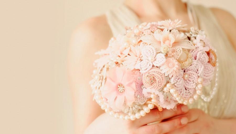 Hochzeit - Wedding brooch bouquet - ANTOINETTE De Luxe -  vintage flower Brooches and Earrings, Pearls
