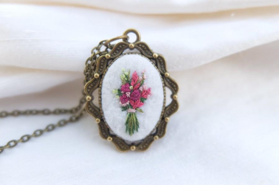 Wedding - Red Flowers Pendant.Embroidered necklace.Felt Jewelry.Pink Flower necklace.Stitched Pendant.Victorian Jewelry.Felt Gift.Miniature flowers
