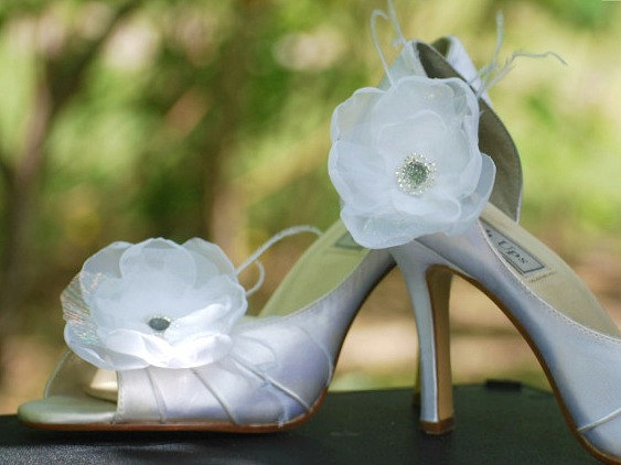 Свадьба - Wedding White or Ivory & Opal Organza Flower Shoe Clips. Bride bridal couture, elegant trendy gift idea, fabulous rockabilly dainty feminine