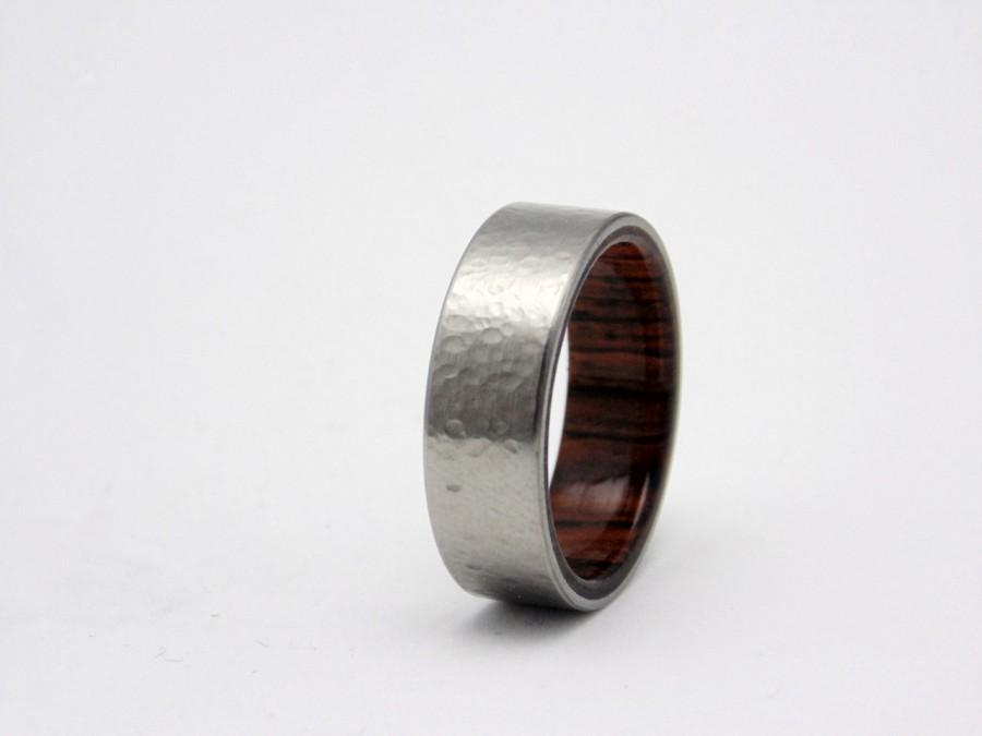 زفاف - Hammered Titanium and Cocobolo wedding ring,  Wood wedding band