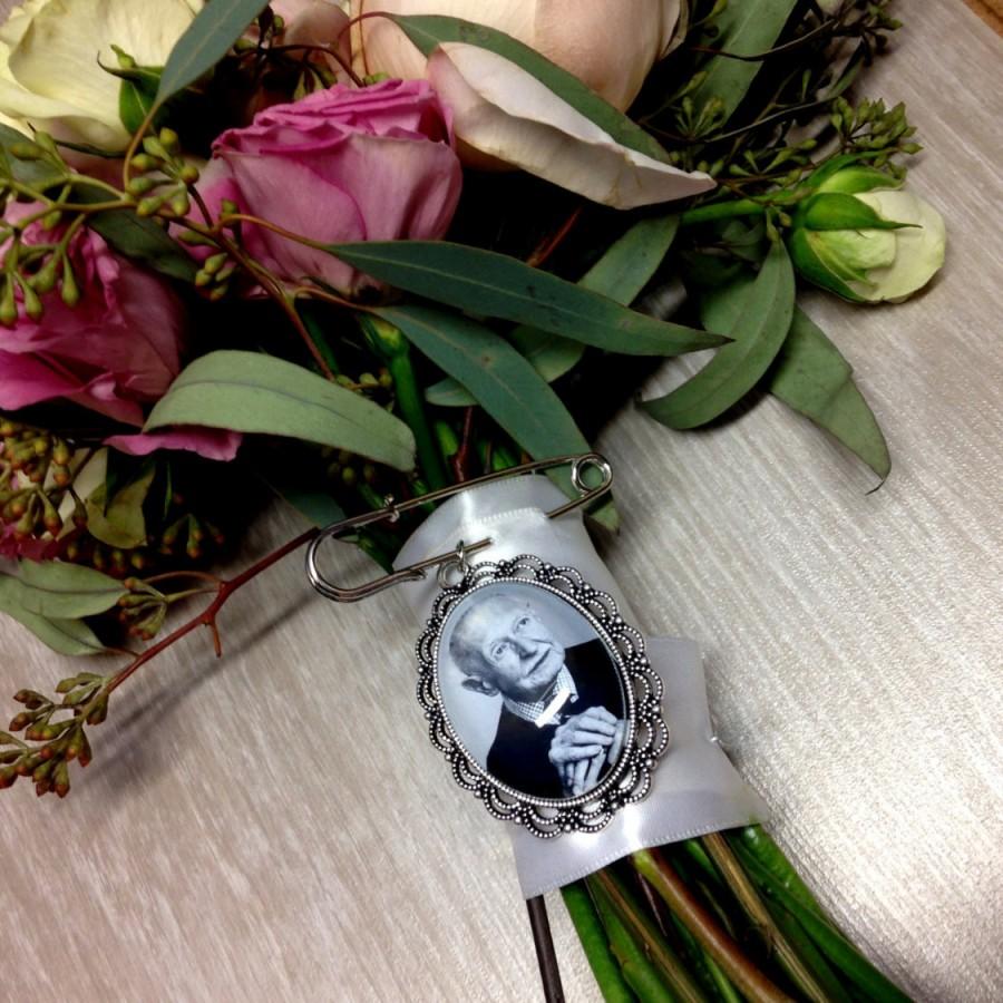 Hochzeit - Custom Bridal Bouquet Charm/Pendant - Wedding Keepsake - In Memory - Loss of a Loved One - For the Bride- Photo Jewelry - Gift