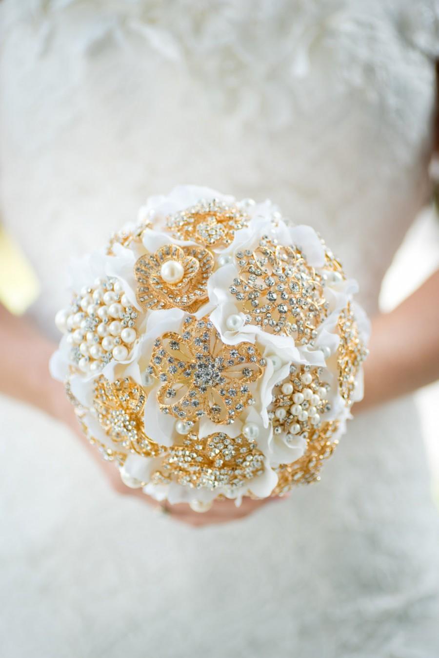 Свадьба - Custom Gold Brooch Bouquet - Bridal Bouquet, Wedding Bouquet, Jeweled Bouquet, Silk Flower Bouquet, Bridesmaids bouquet - 7 inch Bouquet