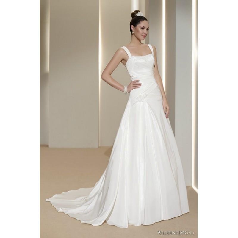 Wedding - Fara Sposa - 5042 - 2012 - Glamorous Wedding Dresses