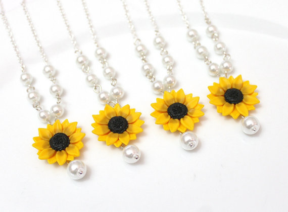 Hochzeit - Set of 3. 4. 5. 6. 7. 8. Sunflower Necklace, Yellow Sunflower Bridesmaid, Flower and Pearls Necklace, Bridal Flowers, Bridesmaid Necklace