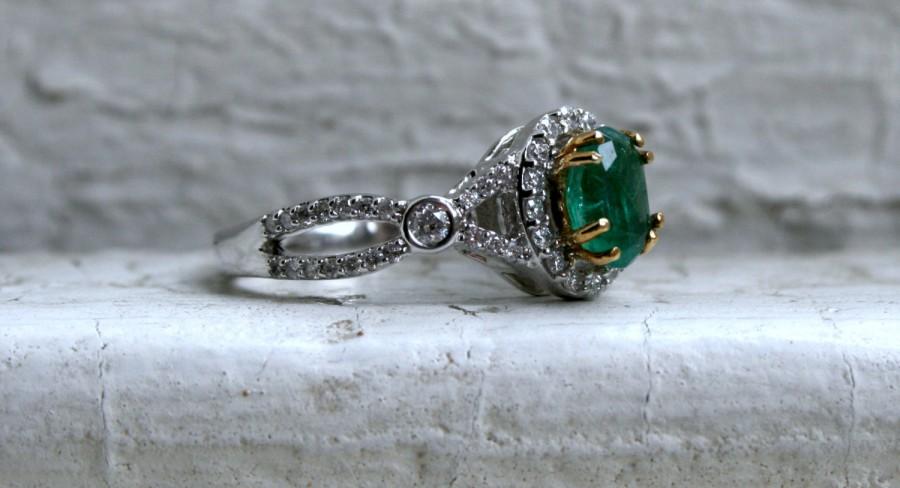 زفاف - Gorgeous Vintage 14K White Gold Diamond and Emerald Ring Halo Ring - 1.17ct.