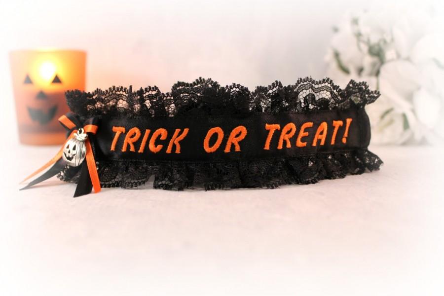 Mariage - Halloween wedding garter - Trick or treat embroidered garter -  funny Halloween garter - Personalized garter.