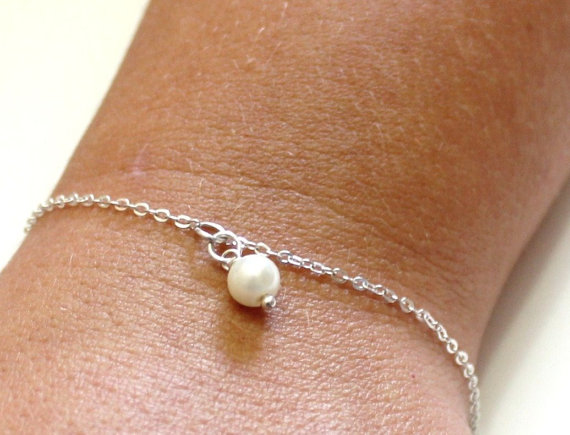 Свадьба - Silver Bridesmaid bracelet, Swarovski pearl bracelet, Bridesmaid Jewelry, Bridesmaid Gift, silver bracelet, Gift Ideas Christmas gift