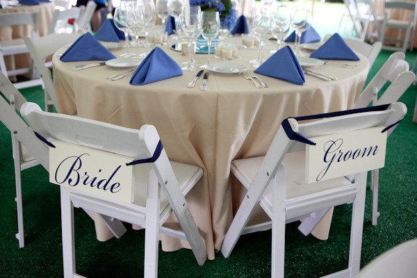زفاف - Bride and Groom Chair Signs and/or Thank and You. 6 x 12 inches.  Wedding Signs for your Wedding Photo Props. Featured in Style Me Pretty.