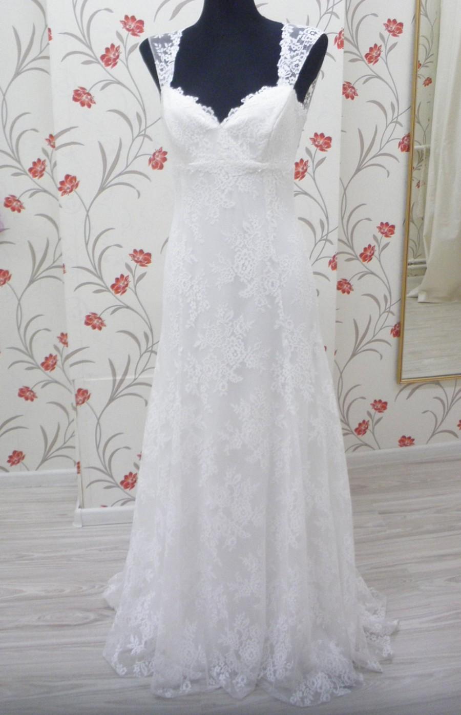 زفاف - Boho Lace Wedding Dress Bohemian Style Vintage Inspired with Open Back, Sweetheart Neckline and Long Lace Train
