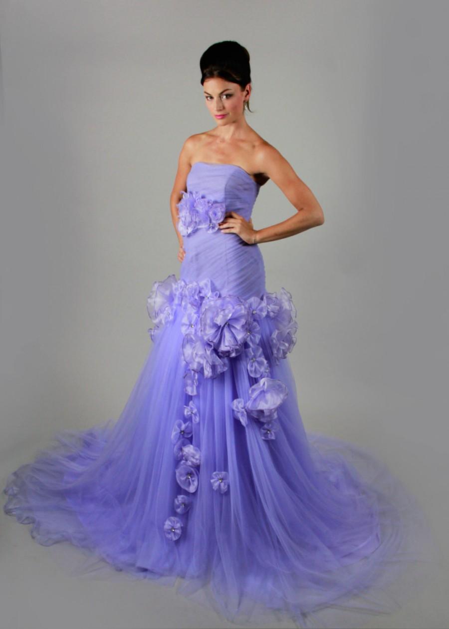 Свадьба - Strapless Sleeveless Crystal Floral Pin Court Train purple Wedding Dress, Sweetheart Purple Organza, Elegant Bridal Purple Wedding Dress