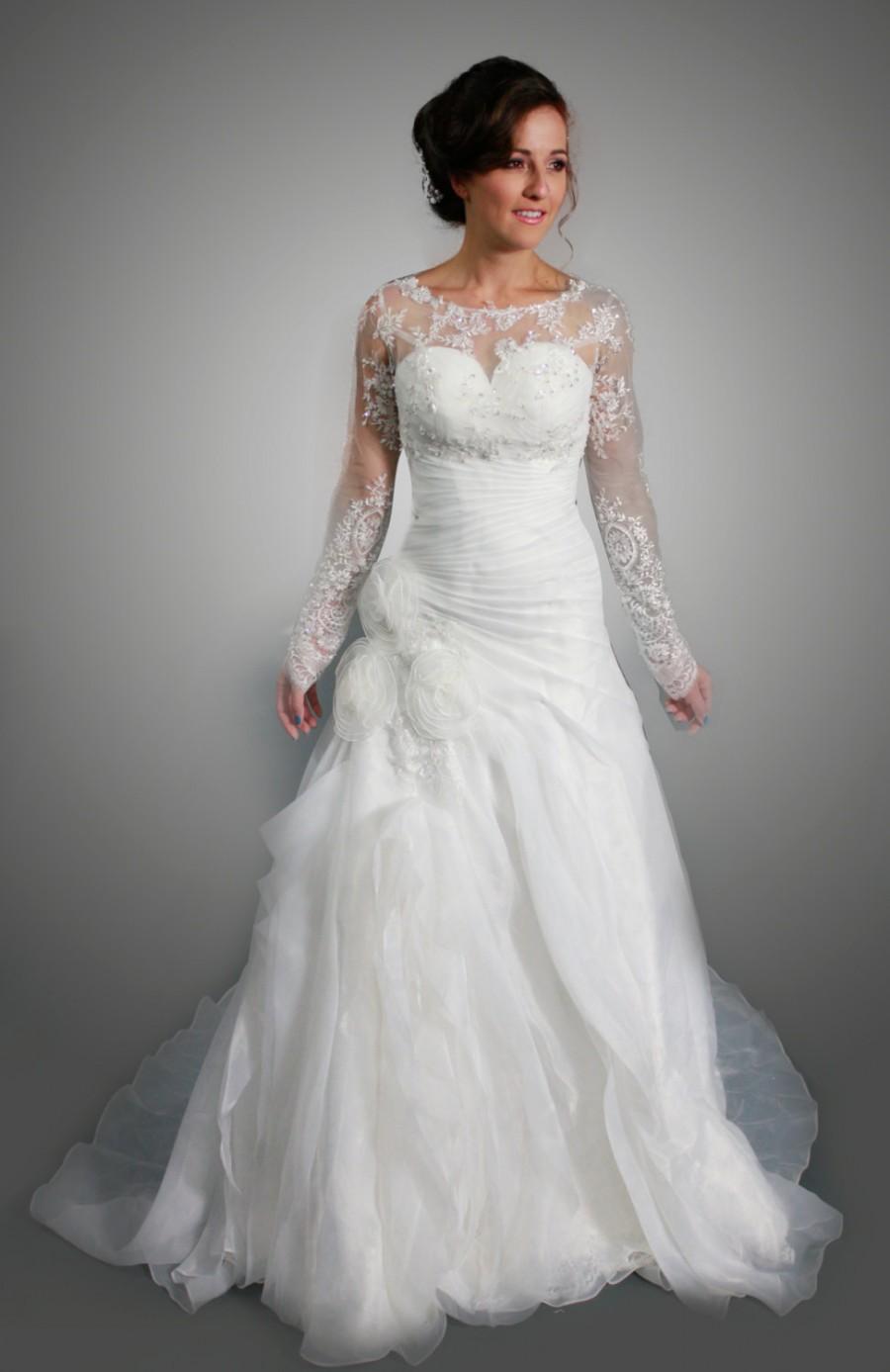 Hochzeit - Sweetheart organza white wedding dress with long sleeves detachable lace bolero