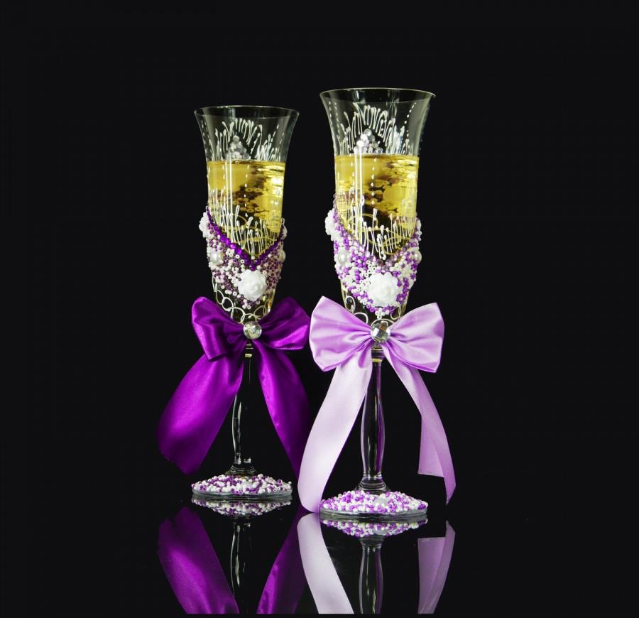 Hochzeit - Wedding glasses Champagne Toasting Flutes Gift for BRIDE and GROOM wedding gift champagne flutes Bohemian Cristal Glass PURPLE wedding set