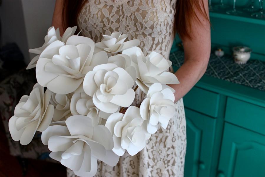 زفاف - White Paper Flower Wedding Bouquet, Custom Design and Color