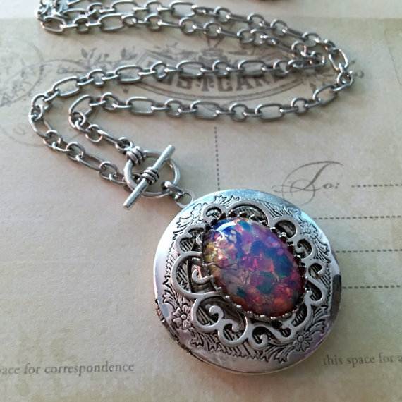 زفاف - Fire Opal Locket Necklace, Harlequin Glass Opal, Silver Locket