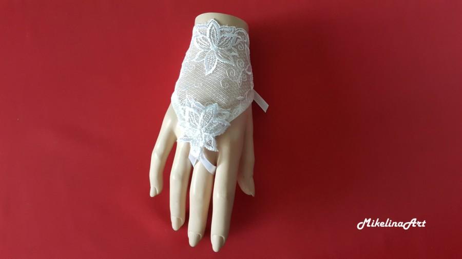 Свадьба - White Wedding Gloves, Lace Gloves, Bridal Fingerless Gloves, Wedding Mittens