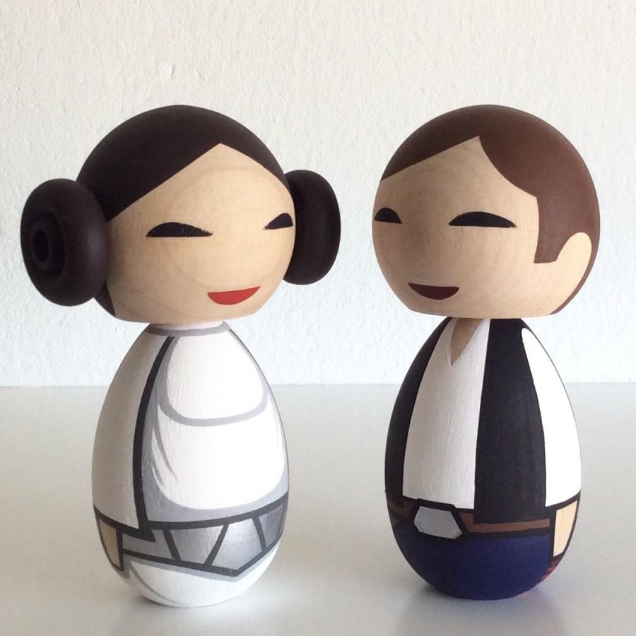 Mariage - Kokeshi doll wedding cake toppers. Han and Leia