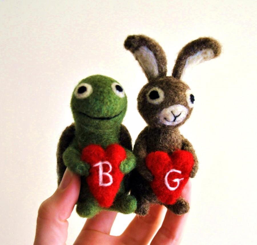 Mariage - AdoraWools Tortoise and The Hare - Felted Bunny Rabbit and Turtle with Red Heart - Bridal Gift -Bride Groom - Wedding Cake Topper