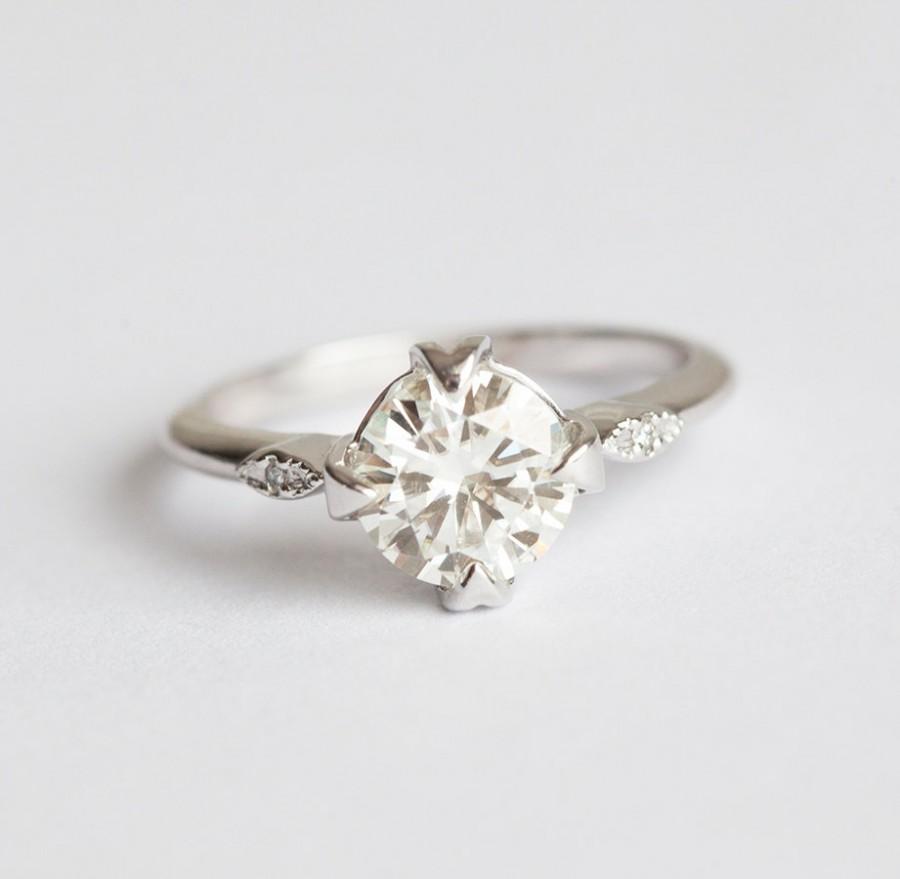 Mariage - Moissanite Engagement Ring, Forever Brilliant Ring, Gold Moissanite Ring, Round Engagement Ring, Simple Engagement Ring