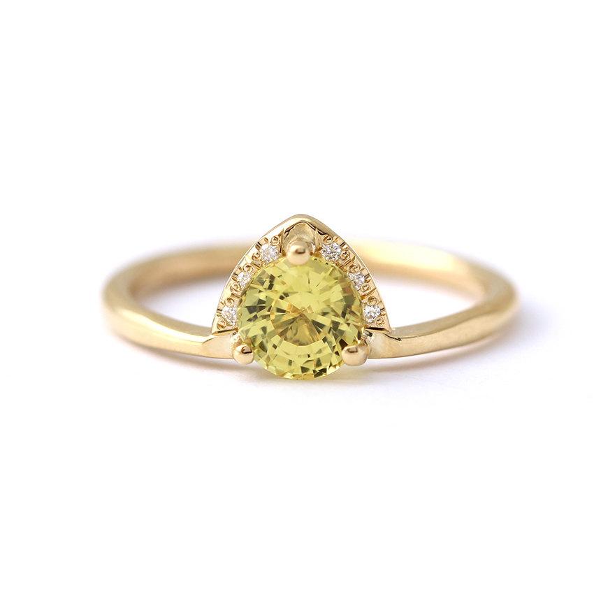 Hochzeit - Yellow Sapphire Ring - One Carat Sapphire Ring - 18k Solid Gold