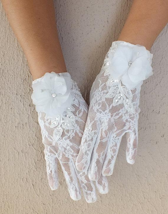زفاف - Free ship, OOAK original design Ivory lace Wedding gloves, 3D flowers bridal gloves, lace gloves, ivory lace gloves