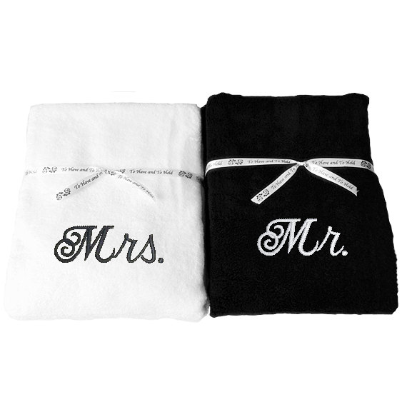 Свадьба - Mr. Mrs. Towel set, Bride and Groom Wedding Gift Towel Set of Two Beach, Bath, Pool Towels