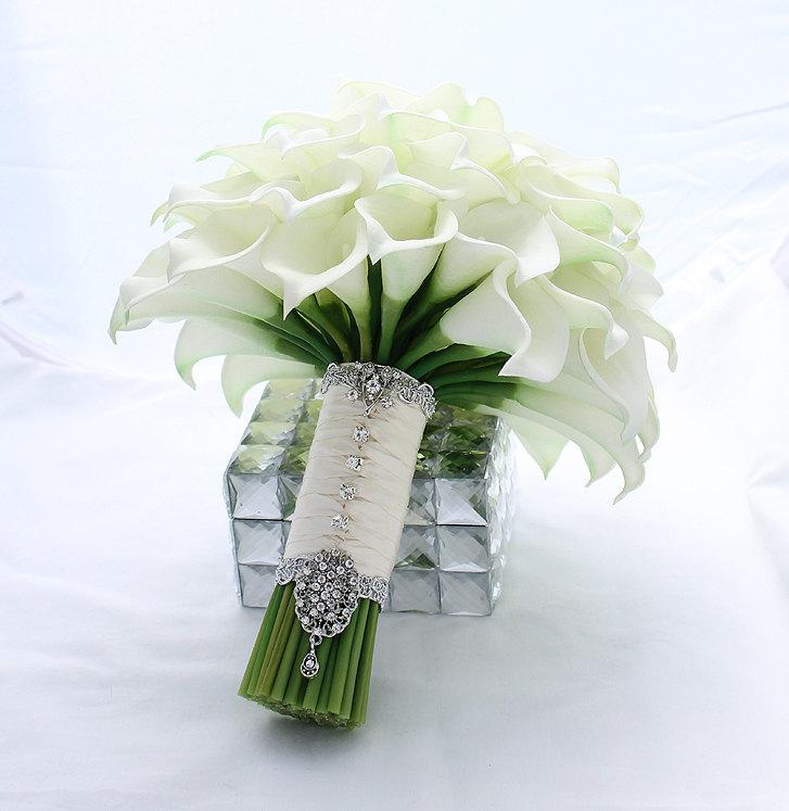 Свадьба - Bridal Bouquet Real Touch Creamy White Mini Calla Lily Wedding Bouquet Bridal Calla Lilies Bouquet Wedding Flowers Bridal Accessory