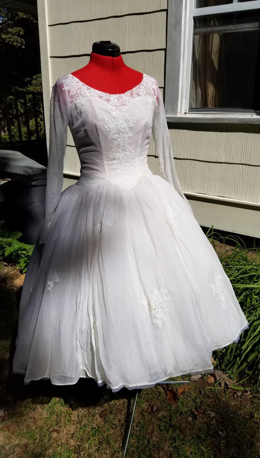 زفاف - Sz 8 M "New Look/Bouffant" High Fashion 1950's Tea Length Silk Organza Lace Illusion Wedding Gown Button Back & Sleeves Petal Bodice Hem Sz