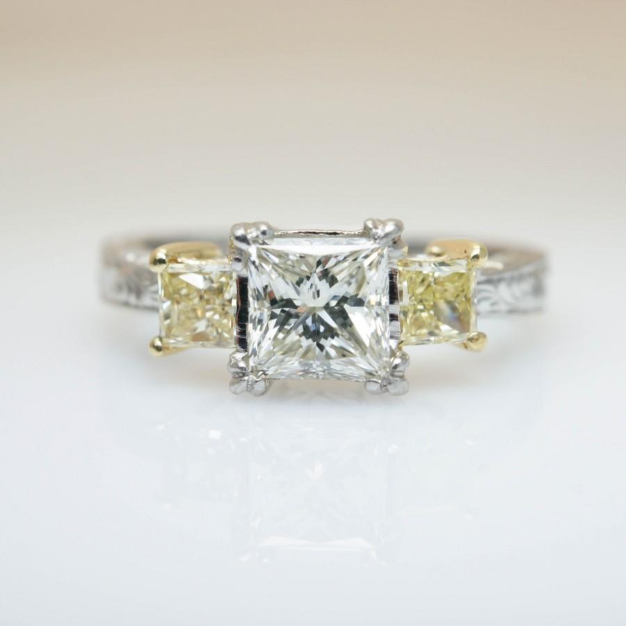 Mariage - Vintage Tacori Engagement Platinum Princess Cut Diamond Three Stone Engagement Ring with Yellow Diamond Accents Intricate Band Mixed Metals