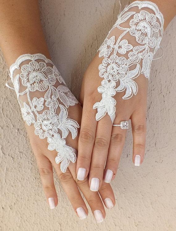 Свадьба - Free ship, Ivory lace Wedding gloves, bridal gloves, fingerless lace gloves, ivory lace gloves