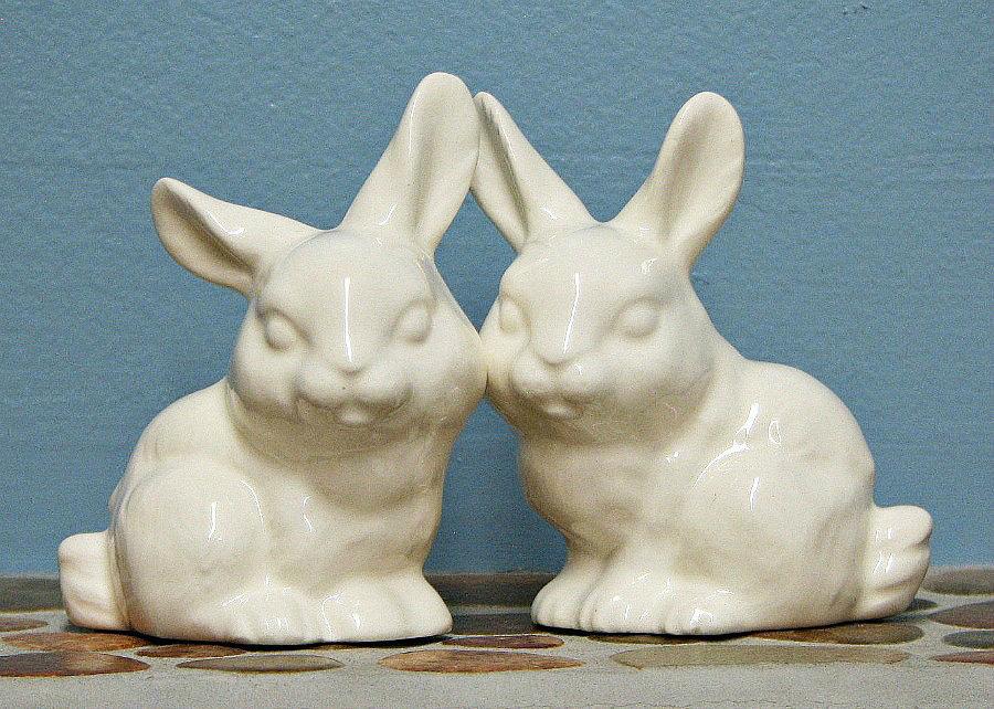 زفاف - Customize Your Color - Bunny Rabbit Ceramic Figurines Wedding Cake Toppers Gift Anniversary Easter Shown in White - Made to Order