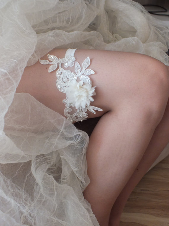 Свадьба - free ship ivory lace garter , bridal garter, floral garter, garter, floral garter, toss garter, wedding garter
