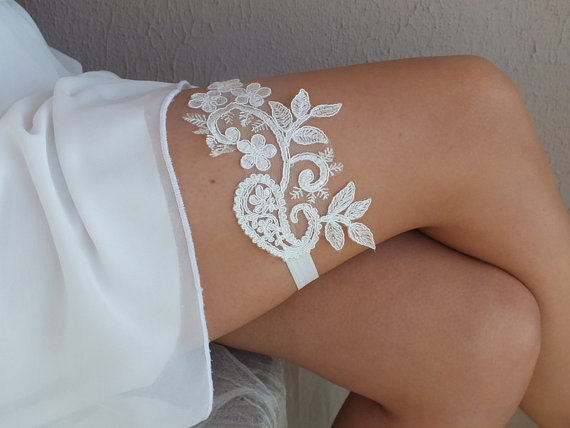 زفاف - free ship ivory lace garter , bridal garter, floral garter, garter, floral garter, toss garter, wedding garter