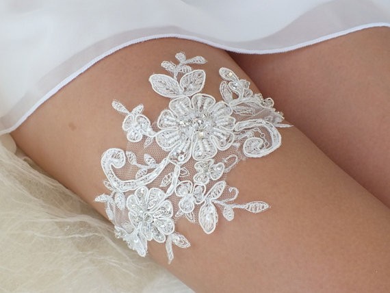 Hochzeit - free ship ivory lace garter , bridal garter, floral garter, garter, floral garter, toss garter, wedding garter