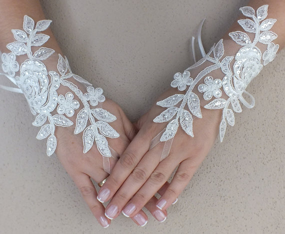 Mariage - Free ship, Ivory lace Wedding gloves, floral lace bridal gloves, fingerless lace gloves,handmade