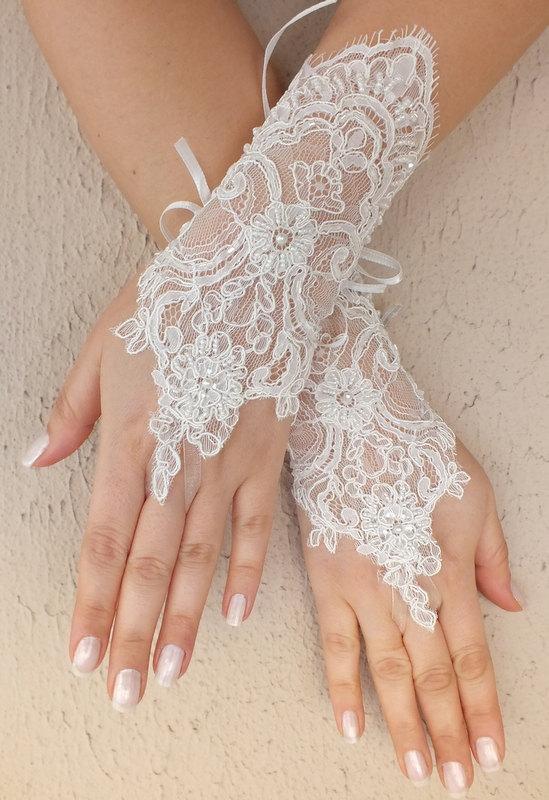 Hochzeit - Free ship, Ivory lace Wedding gloves, floral lace bridal gloves, fingerless lace gloves,handmade