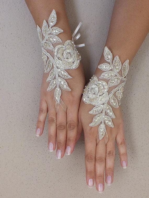 Свадьба - Free ship,champagne gold Wedding gloves bridal fingerless french lace gauntlets fingerloop, lace glove