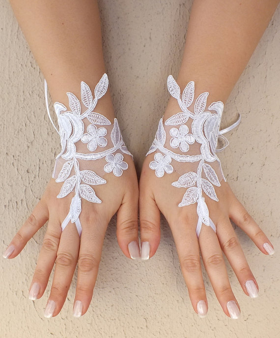 Hochzeit - Free ship, white black Wedding gloves french lace gloves bridal gloves lace gloves fingerless gloves ivory gloves free ship