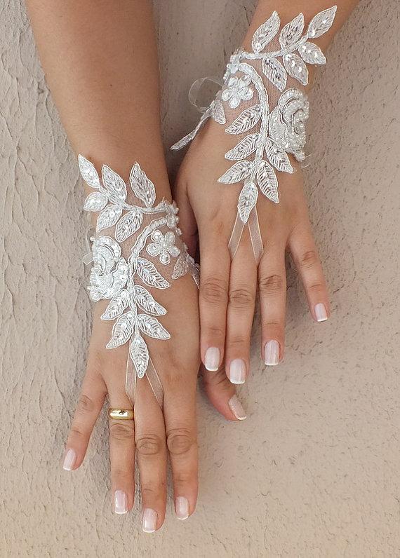 Hochzeit - Free ship, Ivory Wedding gloves, bridal gloves, fingerless lace gloves,