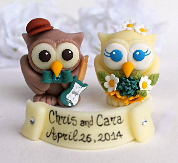 Mariage - Owl love bird wedding cake topper, musician groom with guitar, brown ivory owls, customizable