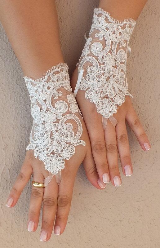 Hochzeit - Free ship, Ivory lace Wedding gloves, bridal gloves, fingerless lace gloves, fingerless gloves