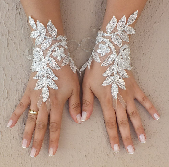 Hochzeit - Free ship, Ivory lace Wedding gloves, bridal gloves, fingerless lace gloves,