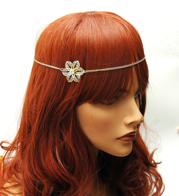 Свадьба - Flower Filigree Head Chain Headpiece, Bohemian Headdress, Gold Head Accessory, Crystal Boho Head Chain, Wedding Headpiece, Bridal Hair Swag