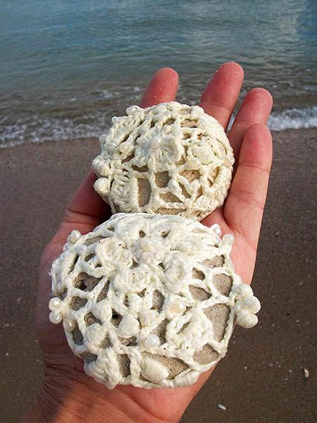 Mariage - Lace Crochet Stones Shabby Chic Wedding Decor Home Art Sea Rock Romantic Style