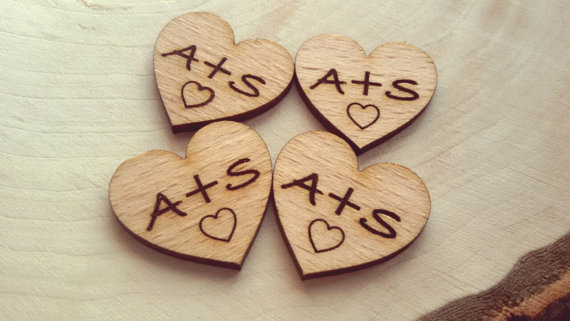 Hochzeit - 50 Tiny Wood Hearts with your initials 2.5 cm - Rustic decor.