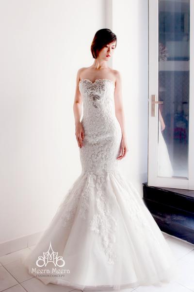 Hochzeit - Sweetheart Trumpet lace Wedding Dress with crystal Beaded details from Meera Meera